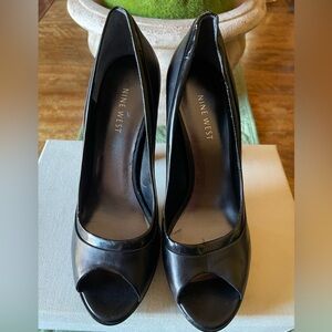 🖤 Nine West NWOT Classic Black Peep Toe Heels